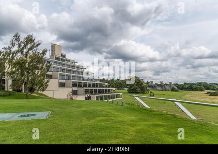Hébergement étudiant connu sous le nom de Ziggurats, sur le campus de l'Université d'East Anglia, Norwich, Royaume-Uni; conception brutaliste des années 1960 par Denys Lasdun Banque D'Images