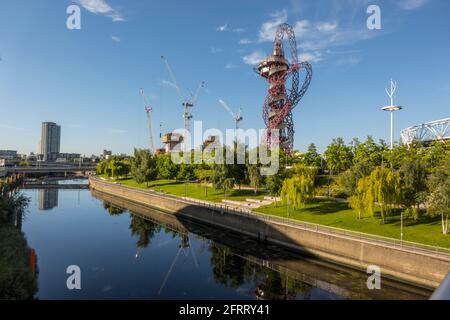 La tour ArcelorMittal ou l'Orbit ArcelorMittal adjacent au stade de Londres. Sur le parc olympique de 2012 Stratford est de Londres Banque D'Images