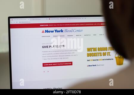 New York, Etats-Unis - 1er mai 2021 : site Web de la société New York Blood Center à l'écran, Editorial Banque D'Images