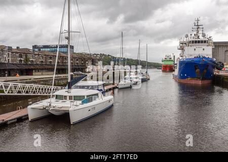 Cork, Irlande. 21 mai 2021. Le port de Cork était occupé ce matin avec des yachts de plaisance et des bateaux à moteur amarrés dans la marina, ainsi que des bateaux de pêche et des navires marchands. Crédit : AG News/Alay Live News Banque D'Images