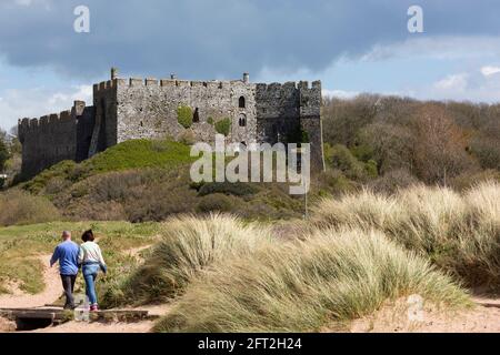 Château de Manorbier près de Tenby, Pembrokeshire, pays de Galles Banque D'Images