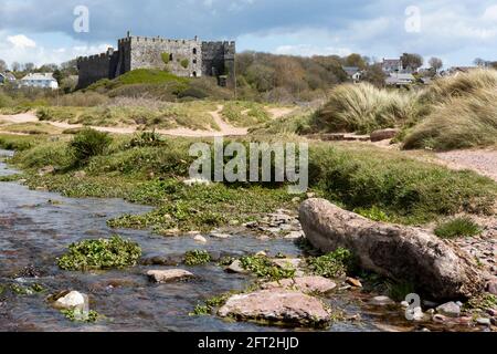 Château de Manorbier près de Tenby, Pembrokeshire, pays de Galles Banque D'Images