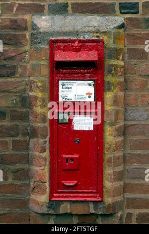 Une boîte postale victorienne à Oversley Green, Alcester, Warwickshire, Angleterre, Royaume-Uni Banque D'Images