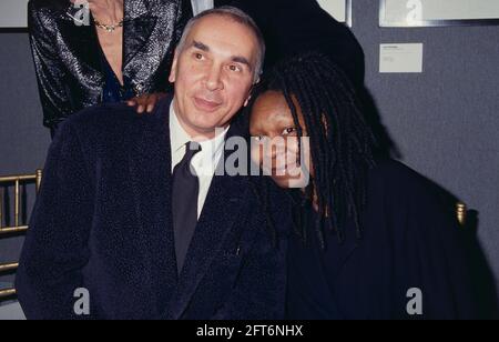 Frank Langella et Whoopi Goldberg assistent au 9e dîner annuel du film Award au National Arts Club de New York le 24 février 1997. Crédit photo : Henry McGee/MediaPunch Banque D'Images