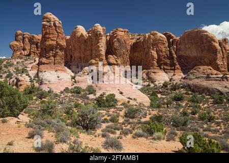 Rock Pinnacles à Garden of Eden dans le parc national d'Arches, Utah, États-Unis. Banque D'Images