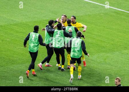 Berlin, Olympiastadion 13.05.21: Erling Haaland (BVB) (L) célèbre le but 4:1 avec Emre CAN (BVB) et ses coéquipiers lors du match final de la coupe Banque D'Images