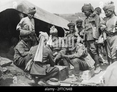 Première Guerre mondiale, première Guerre mondiale, front occidental - soldats indiens en France, une scène au bord de la route Banque D'Images