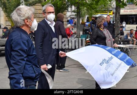 Erfurt, Allemagne. 21 mai 2021. Georg Maier (SPD), ministre de l'intérieur de la Thuringe, participe à un rassemblement sur la colère contre l'antisémitisme. Des membres du Parlement de l'État et des citoyens ont également participé au rassemblement. Credit: Martin Schutt/dpa-Zentralbild/dpa/Alay Live News Banque D'Images