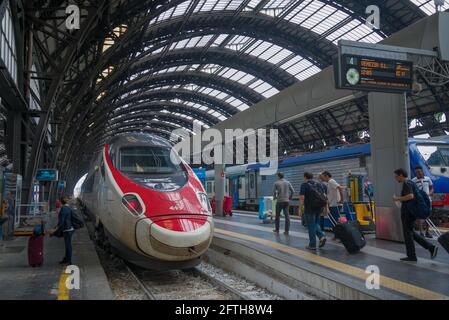 MILAN, ITALIE - 18 SEPTEMBRE 2017 : sur les quais de la gare centrale de Milan Banque D'Images