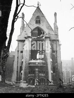 Deuxième Guerre mondiale, Seconde Guerre mondiale - vue de l'extérieur de la bibliothèque du Temple du Moyen après les dégâts causés par la bombe, Londres Banque D'Images