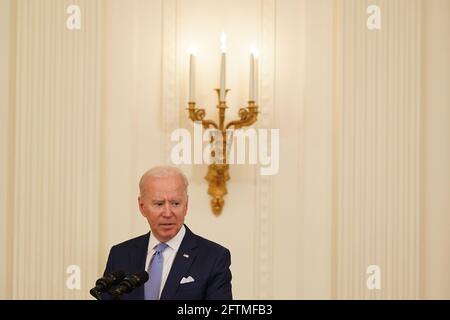 Washington, États-Unis . 21 mai 2021. Le président américain Joe Biden s'exprime lors d'une cérémonie à la salle de l'est avant d'accorder la Médaille d'honneur au colonel Ralph Puckett de l'Armée à la Maison Blanche à Washington le vendredi 21 mai 2021. (Stefani Reynolds/Pool/Sipa USA) Credit: SIPA USA/Alay Live News Banque D'Images