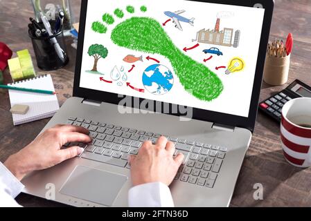 Concept d'empreinte carbone affiché sur un écran d'ordinateur portable Banque D'Images