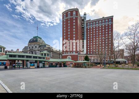 Providence Biltmore Hotel / Providence Graduate Hotel / 11 Dorrance Street surplombe Kennedy Plaza. Banque D'Images