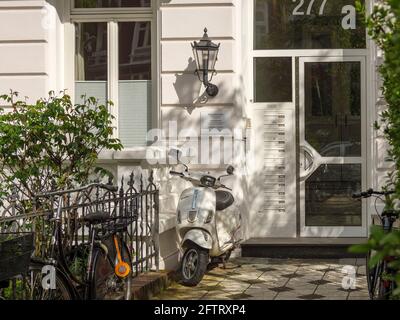 Scooter au début du XXe siècle, Eppendorfer Weg à Hambourg-Hoheluft-Ost, Allemagne, Europe Banque D'Images