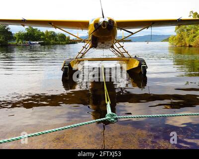 Loch Lomond tours en hydravion Cessna C208A avion amarré Banque D'Images