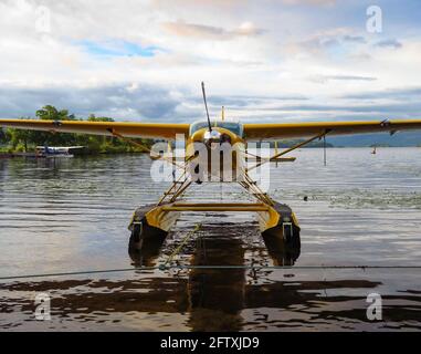 Loch Lomond tours en hydravion Cessna C208A avion amarré Banque D'Images