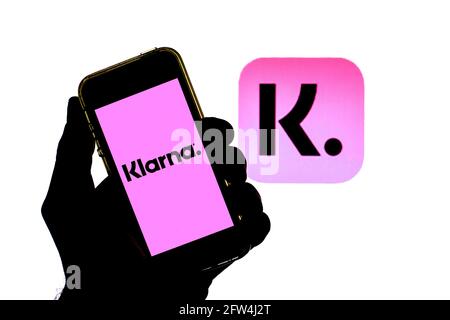 Espagne. 21 mai 2021. Sur cette photo, une application Klarna Bank AB est affichée sur un smartphone avec le logo Klarna Bank AB en arrière-plan. (Photo de Thiago Prudencio/SOPA Images/Sipa USA) crédit: SIPA USA/Alay Live News Banque D'Images