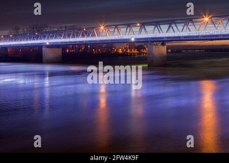 Un pont sur la Sava à Slavonski Brod, Croatie Banque D'Images