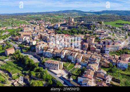 Vue panoramique sur Benabarre, ville espagnole et commune de la Ribagorza, dans la province de Huesca, Aragon. Banque D'Images