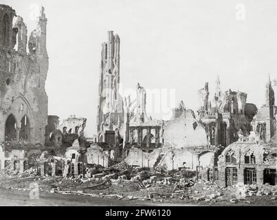 Première Guerre mondiale, première Guerre mondiale, Front occidental - les ruines de la cathédrale d'Ypres, Flandre Occidentale, Belgique Banque D'Images