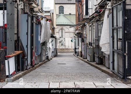 Vide de la rue du Tresor avec toutes les affaires d'art à proximité dans la vieille ville de Québec. Banque D'Images