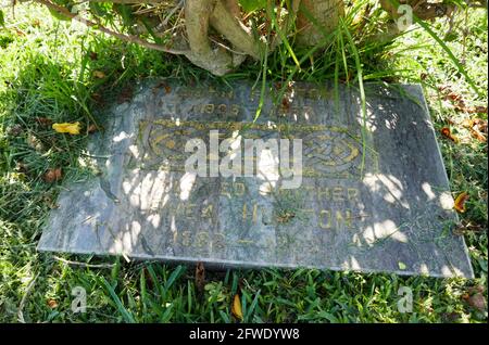 Los Angeles, Californie, États-Unis 19 mai 2021 UNE vue générale de l'atmosphère de la tombe du réalisateur John Huston dans le jardin des légendes au cimetière Hollywood Forever le 19 mai 2021 à Los Angeles, Californie, États-Unis. Photo par Barry King/Alay stock photo Banque D'Images