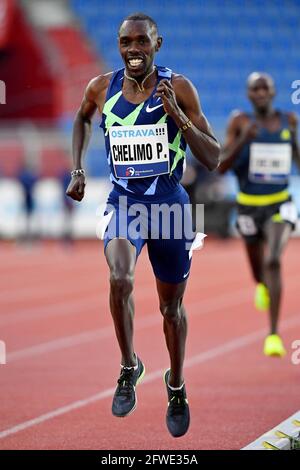 Paul Chelimo (Etats-Unis) se place deuxième au 3000m en 7:41.69 lors de la 60ème rencontre sur le terrain et la piste de Spike d'or d'Ostrava au stade Mestsky à Ostrava, Banque D'Images