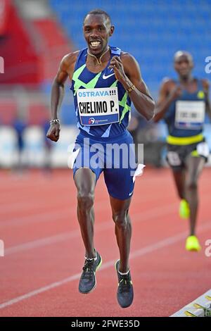 Paul Chelimo (Etats-Unis) se place deuxième au 3000m en 7:41.69 lors de la 60ème rencontre sur le terrain et la piste de Spike d'or d'Ostrava au stade Mestsky à Ostrava, Banque D'Images