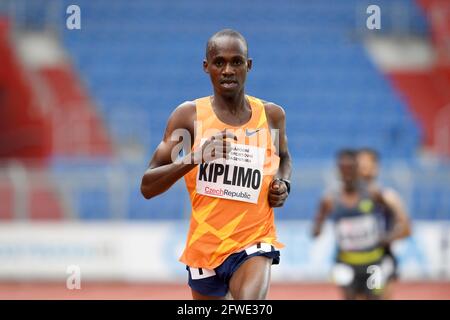 Jacob Kiplimo (UGA) remporte le 10000m en 26:33.93 lors de la 60ème rencontre sur le terrain et la piste de Spike d'or d'Ostrava au stade Mestsky d'Ostrava, République Tchèque Banque D'Images