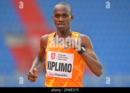 Jacob Kiplimo (UGA) remporte le 10000m en 26:33.93 lors de la 60ème rencontre sur le terrain et la piste de Spike d'or d'Ostrava au stade Mestsky d'Ostrava, République Tchèque Banque D'Images