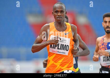 Jacob Kiplimo (UGA) remporte le 10000m en 26:33.93 lors de la 60ème rencontre sur le terrain et la piste de Spike d'or d'Ostrava au stade Mestsky d'Ostrava, République Tchèque Banque D'Images