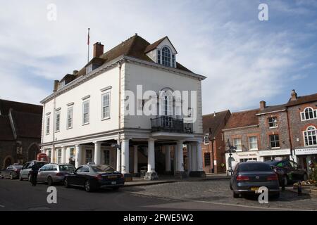 Centre-ville de Wallingford avec l'hôtel de ville et la station de taxi, à Oxfordshire, au Royaume-Uni Banque D'Images
