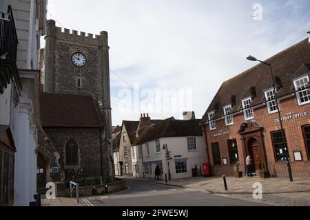 L'église Saint Mary le More et le bureau de poste à Wallingford, Oxfordshire, au Royaume-Uni Banque D'Images