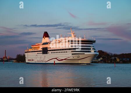 Cruiseferry Viking Cendrillon départ de Turku pour une traversée de nuit vers Stockholm, Suède. Banque D'Images