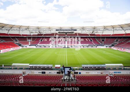 Stuttgart, Allemagne. 22 mai 2021. Football: Bundesliga, VfB Stuttgart - Arminia Bielefeld, Matchday 34 à la Mercedes-Benz Arena. Vue d'ensemble de la Mercedes-Benz Arena avant le match. Crédit : Tom Weller/dpa - REMARQUE IMPORTANTE : Conformément aux règlements de la DFL Deutsche Fußball Liga et/ou de la DFB Deutscher Fußball-Bund, il est interdit d'utiliser ou d'avoir utilisé des photos prises dans le stade et/ou du match sous forme de séquences et/ou de séries de photos de type vidéo./dpa/Alay Live News Banque D'Images