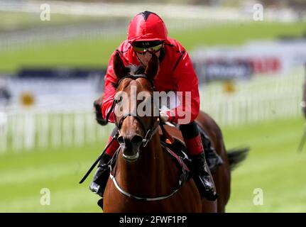 Castle Star criblé par Chris Hayes sur le chemin de gagner les piquets DE LA colline de marbre pendant le premier jour du festival irlandais de guinéas de Tattersalls à l'hippodrome de Curragh. Date de la photo: Samedi 22 mai 2021. Banque D'Images