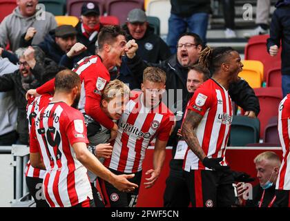 Brentford Community Stadium, Londres, Royaume-Uni. 22 mai 2021. Championnat d'Angleterre de football football, Playoff, Brentford FC versus Bournemouth ; Marcus Forss de Brentford célèbre après avoir marquant son troisième but dans la 83e minute pour le faire 3-1 crédit: Action plus Sports/Alay Live News Banque D'Images