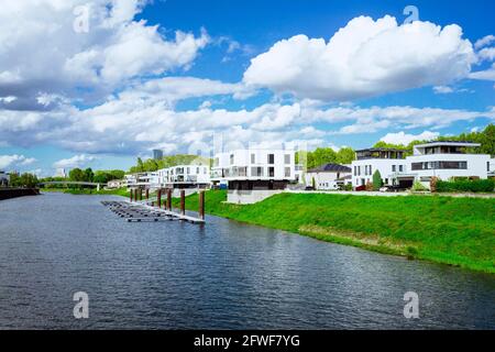 Le quartier de Parkinsel à Ludwigshafen en Allemagne. Le quartier haut de gamme a gagné une nouvelle popularité avec de nouveaux projets de logement au cours des dernières années. Banque D'Images