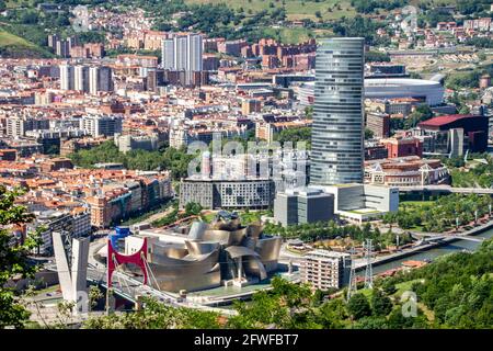 Bilbao, Espagne, 15 juillet 2016. Vue aérienne de Bilbao. Stade de Bilbao, musée Guggenheim, pont et tour Iberdrola Banque D'Images