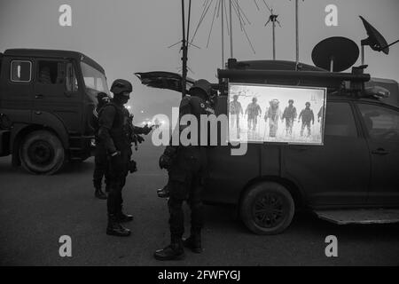 N S G les commandos de chat noir pendant leurs répétitions pour la journée de la république indienne à delhi. Banque D'Images