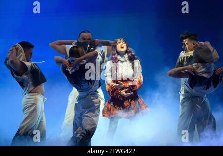 Rotterdam, pays-Bas. 18 mai 2021. La chanteuse Roxen (Roumanie) interprète sa chanson 'Amnesia' à la première demi-finale du Concours Eurovision Song (ESC) à Ahoy Arena. Credit: Soeren Stache/dpa-Zentralbild/dpa/Alay Live News Banque D'Images