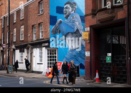 Manchester, Royaume-Uni, 22 mai 2021. Une nouvelle fresque du footballeur de la ville de Manchester Sergio Aguero est vue dans le quartier nord de ManchesterÕs la veille de la remise du trophée de la Premier League anglaise, Manchester, Royaume-Uni. Aguero a accepté de signer pour Barcelone un contrat de deux ans lorsque son accord de Manchester City expire le mois prochain. Crédit : Jon Super/Alay Live News. Banque D'Images