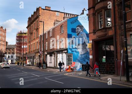 Manchester, Royaume-Uni, 22 mai 2021. Une nouvelle fresque du footballeur de Manchester City Sergio Aguero est présentée dans le quartier nord de Manchester la veille du trophée de la Premier League anglaise, Manchester, Royaume-Uni. Aguero a accepté de signer pour Barcelone un contrat de deux ans lorsque son accord de Manchester City expire le mois prochain. Crédit : Jon Super/Alay Live News. Banque D'Images