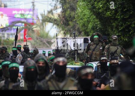 Gaza, Palestine. 22 mai 2021. Des membres des brigades Al-Qassam, l'aile armée du groupe palestinien du Hamas, participent à un rassemblement anti-israélien à Gaza le 22 mai 2021, en commémoration du commandant principal du Hamas, Bassem Issa, qui a été tué le long d'autres lors de frappes aériennes israéliennes. Photo de Ramez Habboub/ABACAPRESS.COM crédit: Abaca Press/Alay Live News Banque D'Images