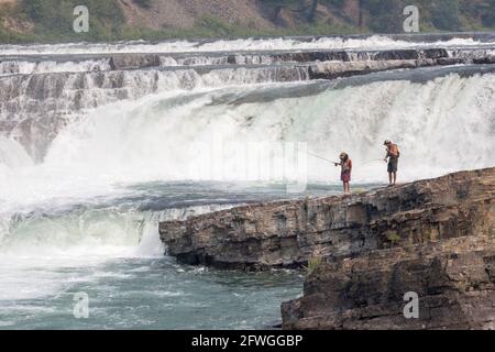 Pêche en rivière aux chutes Kootenai, rivière Kootenai, Montana, États-Unis Banque D'Images