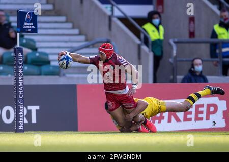 Twickenham, Londres, Royaume-Uni. 22 mai 2021. Finale de la coupe européenne des champions de rugby, la Rochelle contre Toulouse ; Cheslin Kolbe de Toulouse marque un essai qui a été plus tard refusé crédit: Action plus Sports/Alay Live News Banque D'Images