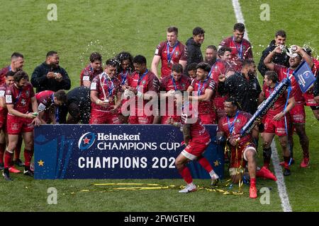 LONDRES, ROYAUME-UNI. 22 MAI : les joueurs de Toulouse célèbrent la victoire après le match de la coupe des champions européens entre la Rochelle et Toulouse au stade Twickenham, Londres, Angleterre, le samedi 22 mai 2021. (Crédit : Juan Gasparini | ACTUALITÉS MI) crédit : ACTUALITÉS MI et sport /Actualités Alay Live Banque D'Images