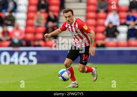 Sunderland, Royaume-Uni. 22 mai 2021. Josh Scowen #14 de Sunderland avec le ballon à Sunderland, Royaume-Uni, le 5/22/2021. (Photo par IAM Burn/News Images/Sipa USA) crédit: SIPA USA/Alay Live News Banque D'Images