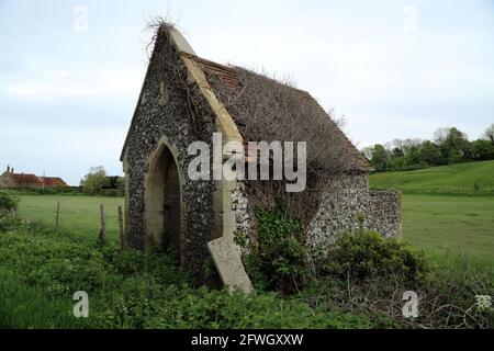 Maison morte pour l'église Saint-Pierre et Saint-Paul sur Water Lane, Ospringe, Faversham, Kent, Angleterre, Royaume-Uni Banque D'Images