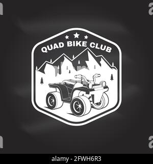 Club de quad. Camp d'été. Concept vectoriel pour chemise ou logo, imprimé, timbre ou tee-shirt. Motif typographique vintage avec silhouette de quad et de forêt Illustration de Vecteur